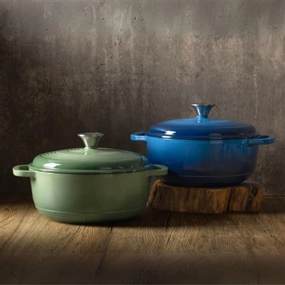 Collection Spring ronde en fonte émaillée, vert sel de mer